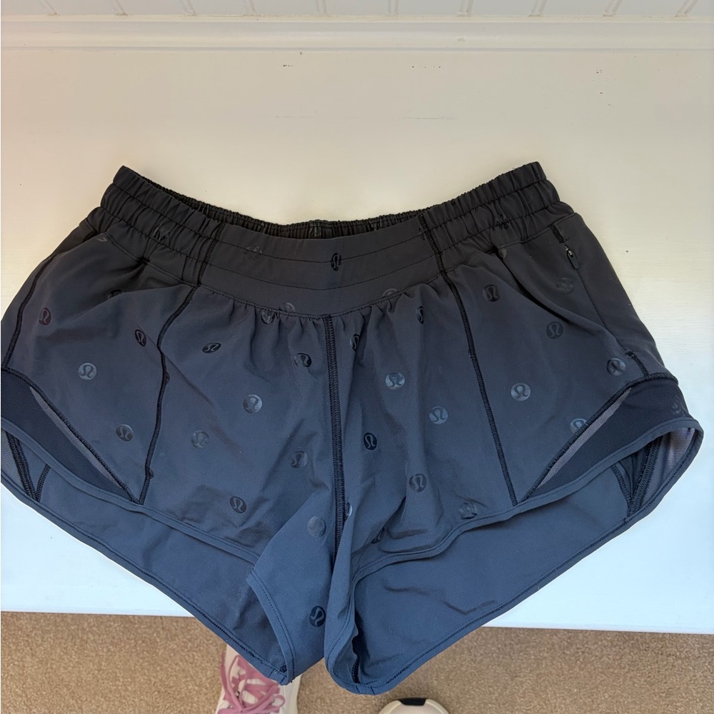 lululemon black Women's Hotty hot Shorts